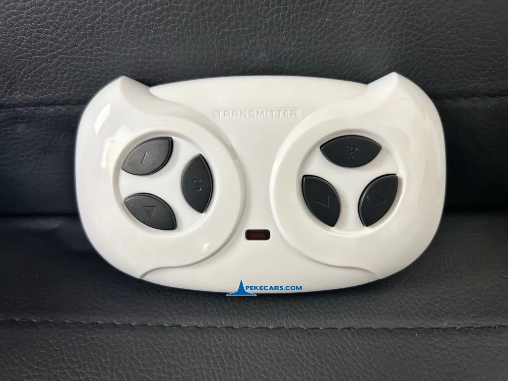 Jeep Wrangler Rubicon Style 12V 2.4G Blanco