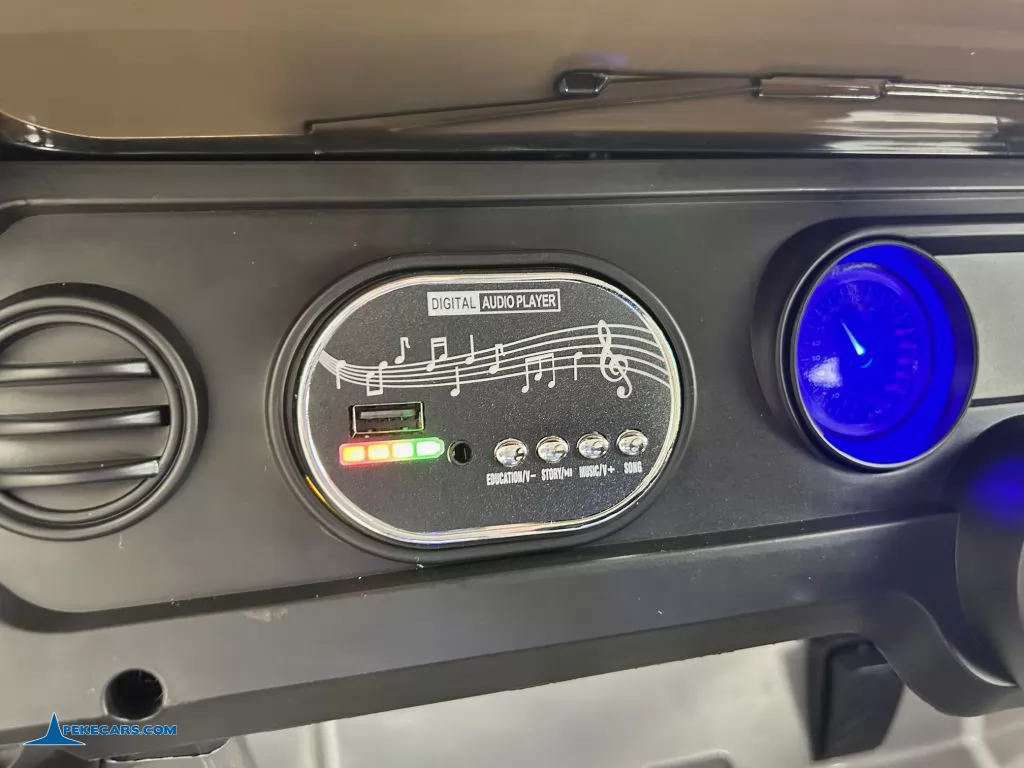 Jeep Wrangler Rubicon Style 12V 2.4G Plata Metalizado reproductor mp3