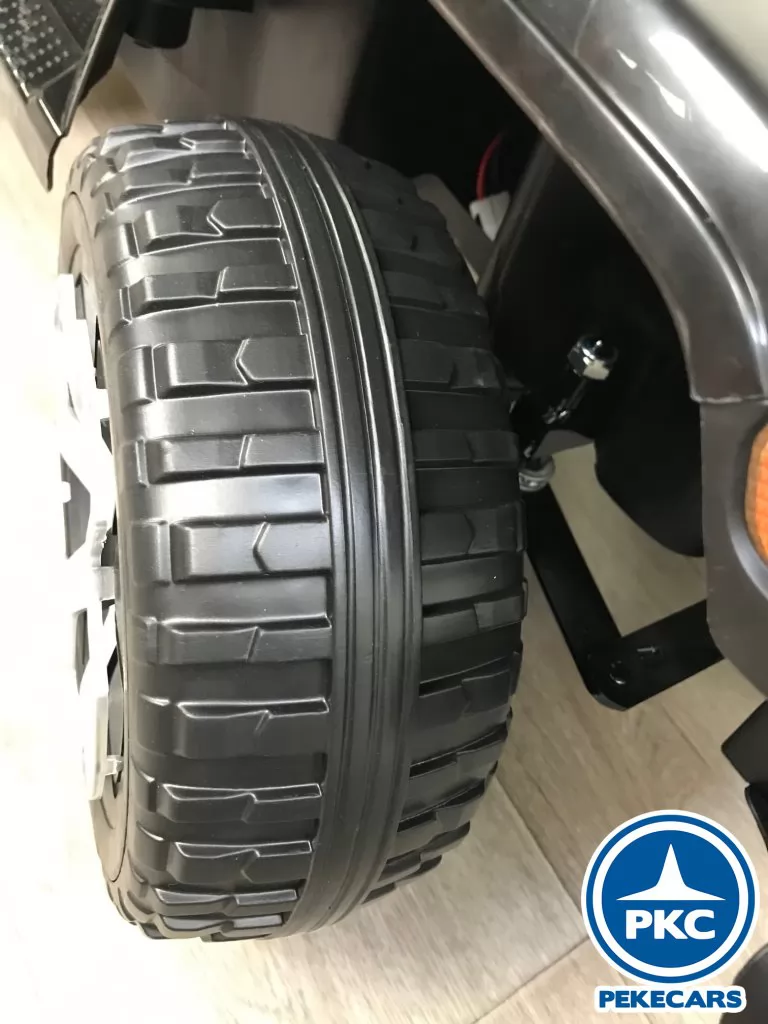 Jeep wrangler Rubicon 12V Negro vista rueda