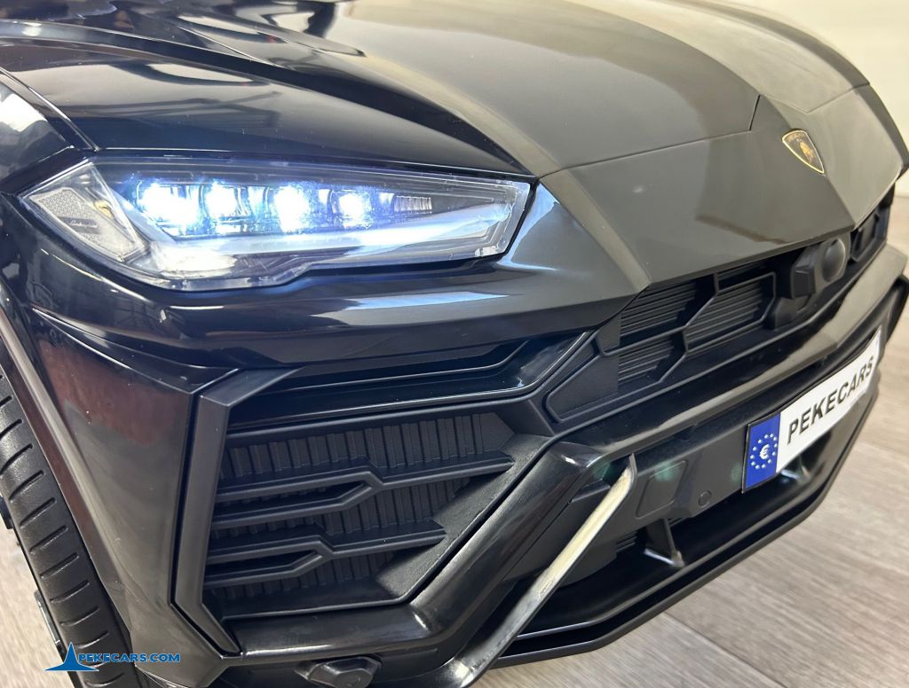 Lamborghini Urus negro