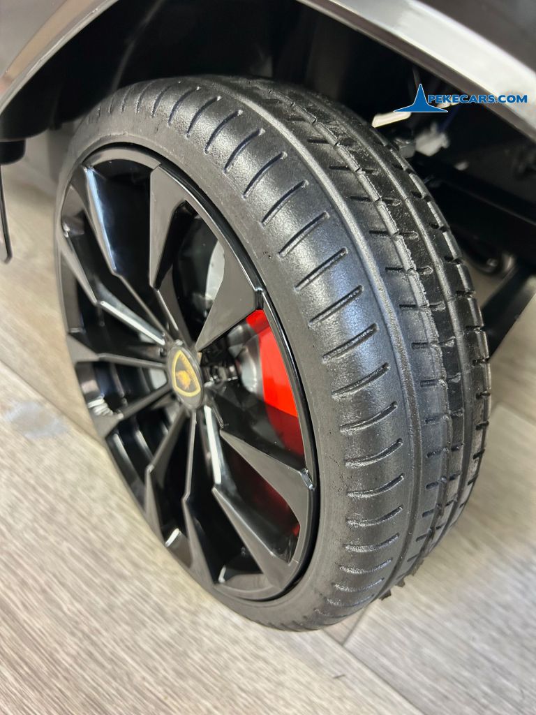 Lamborghini Urus negro