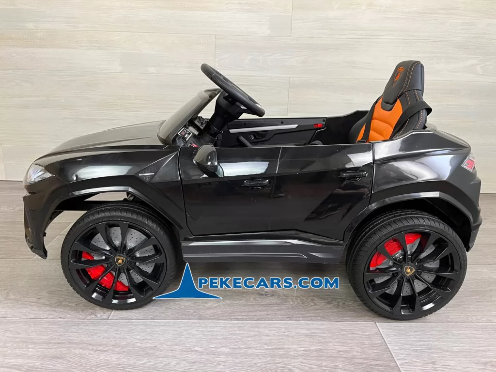 Lamborghini Urus negro lateral