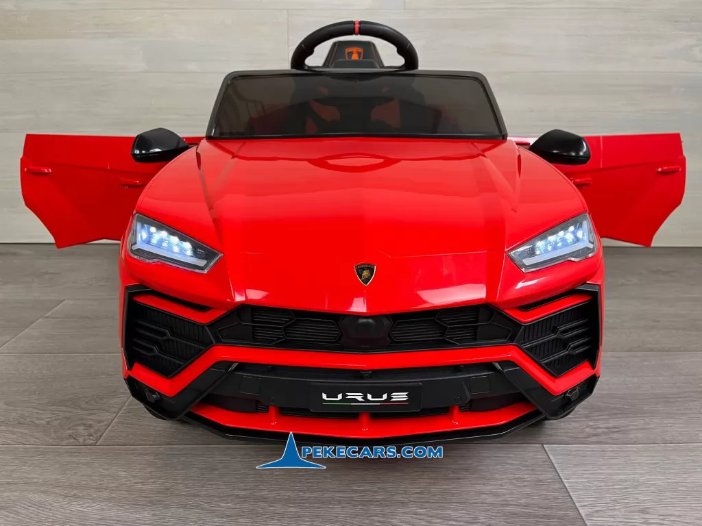 Lamborghini Urus rojo apertura de puertas
