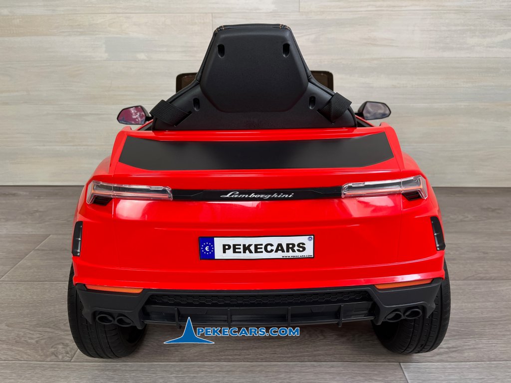Lamborghini Urus rojo volante