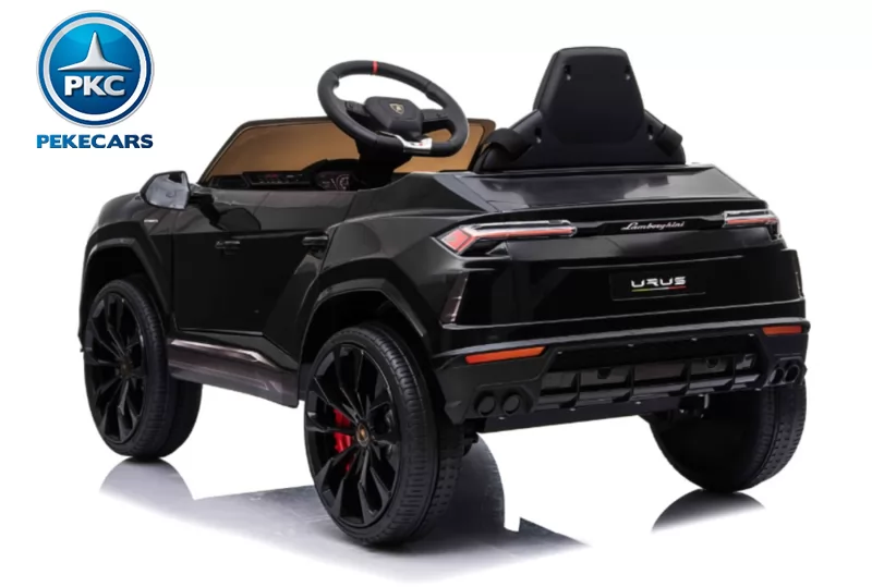 Lamborghini Urus negro vista 3/4 trasera