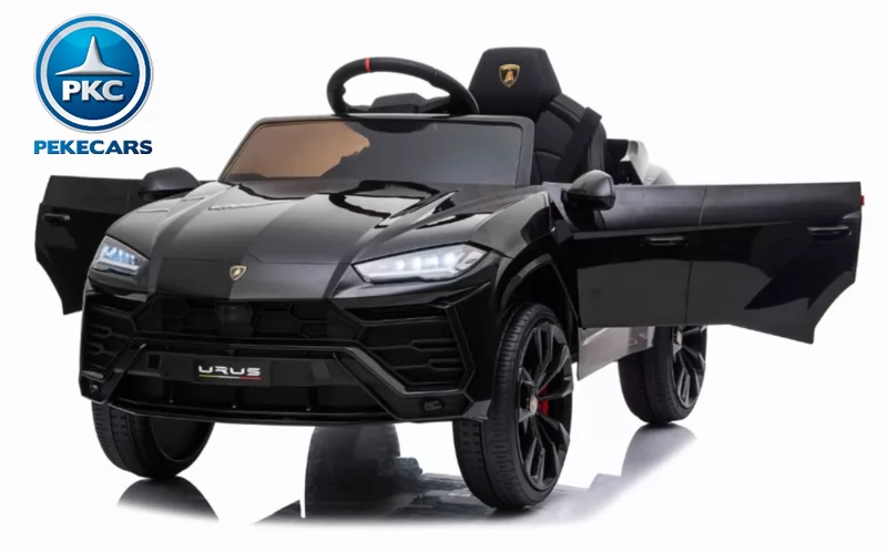 Lamborghini Urus negro vista 3/4 puertas abiertas