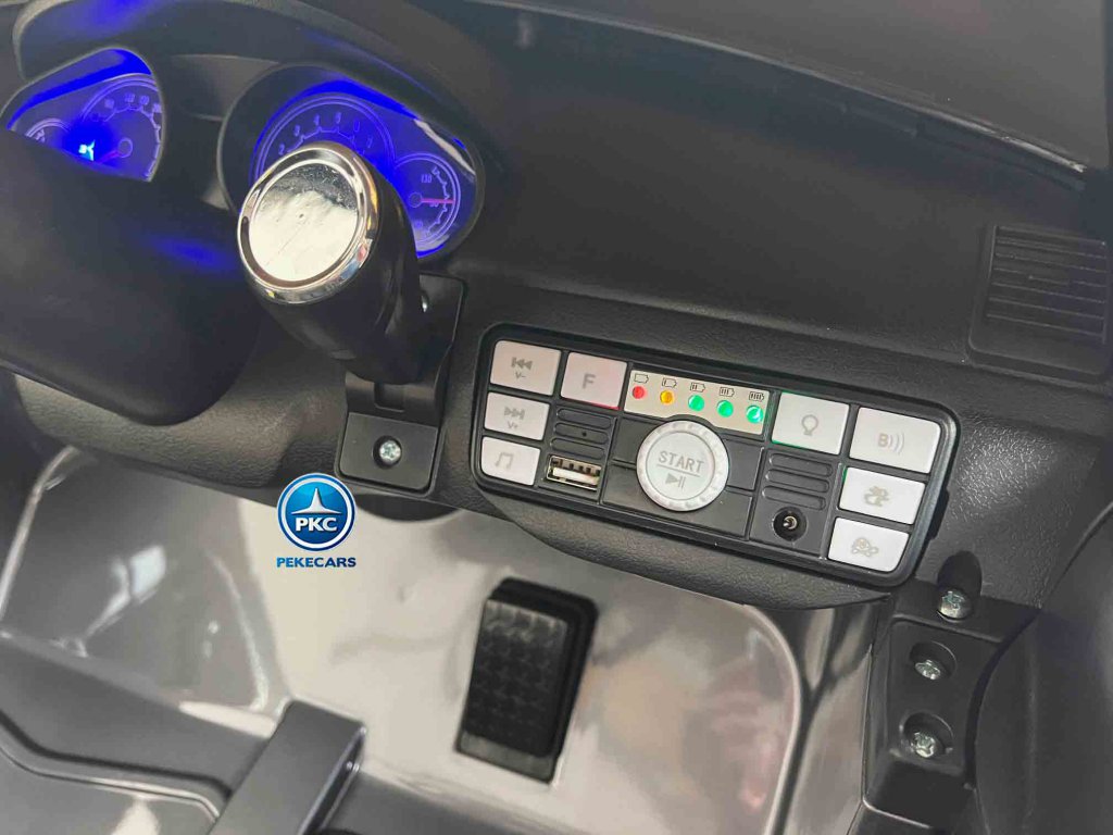 Maserati GC-Sport 12V 2.4G Plata Metalizado vista pedal y panel de control