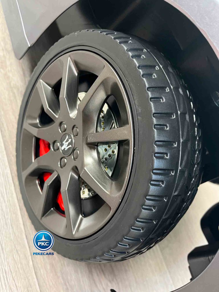 Maserati GC-Sport 12V 2.4G Plata Metalizado vista rueda delantera