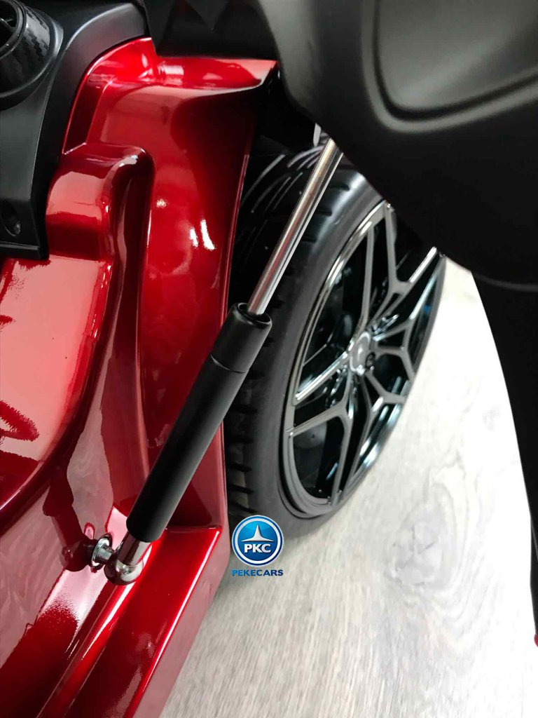 McLaren para niños 720S 12V con MP4 Rojo Pintado vista puerta abierta