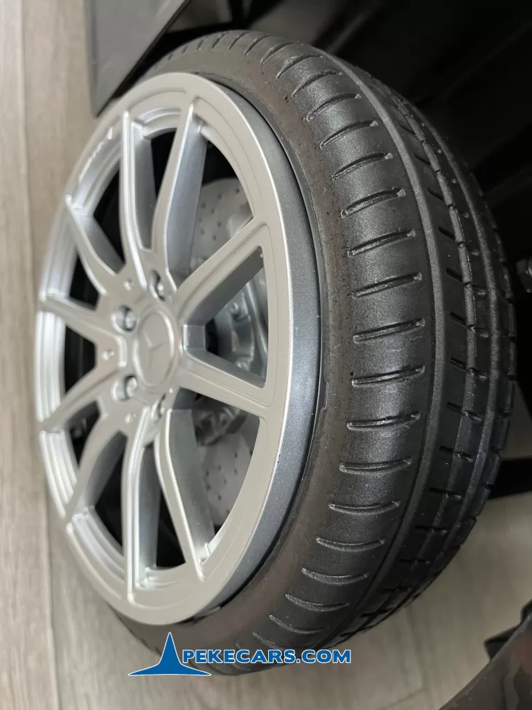 Coche electrico para niños Mercedes GT 12V Negro ruedas de caucho