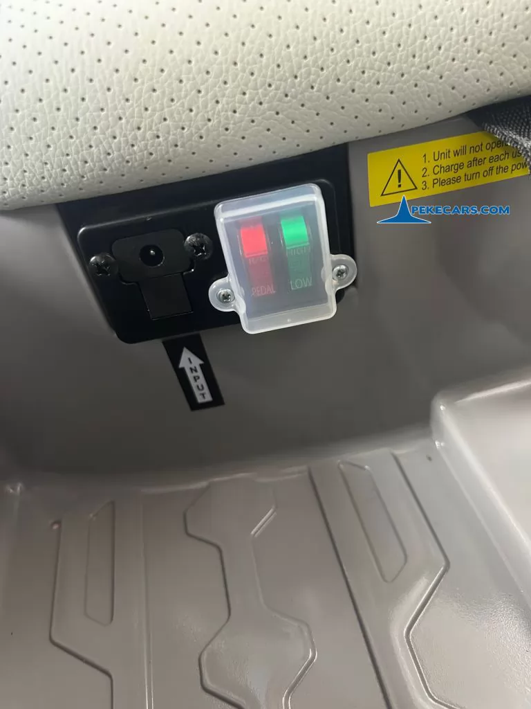 Mercedes benz EQG Gris metalizado coche electricos para niños cargador