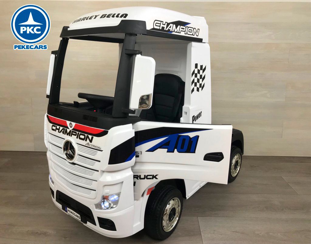 Camión Mercedes Actros Blanco vista 3/4 izquierda apertura de puertas
