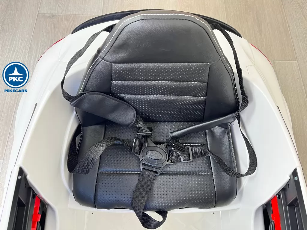 Coche electrico para niños Mercedes C63 Blanco asiento en polipiel