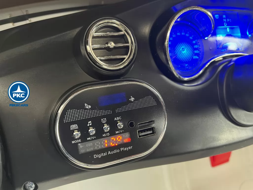 Coche electrico para niños Mercedes C63 Blanco display de sonido