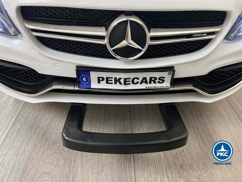 Coche electrico para niños Mercedes C63 Blanco asa de transporte