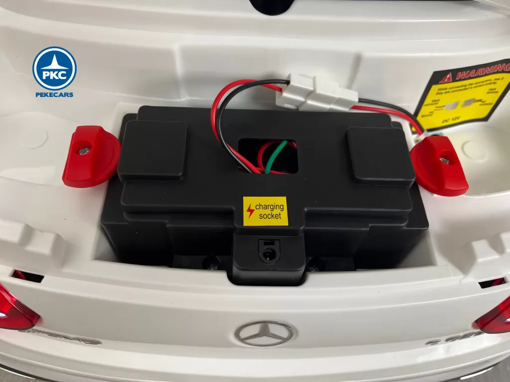 Coche electrico para niños Mercedes C63 Blanco batería extraíble