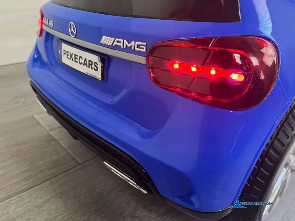 Coche eléctrico para niños mercedes GLA45 AMG Azul luces traseras