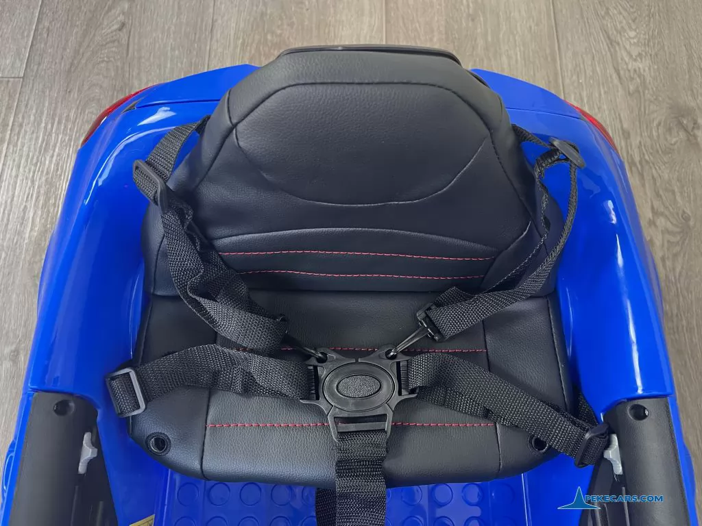 Coche eléctrico para niños mercedes GLA45 AMG Azul asiento