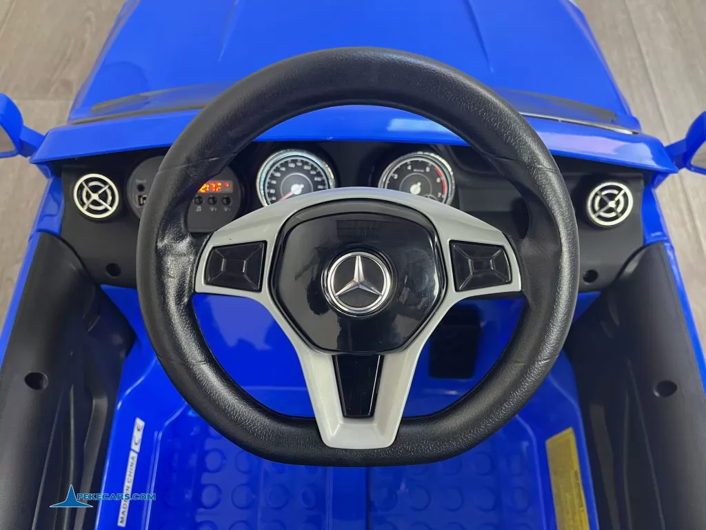 Coche eléctrico para niños mercedes GLA45 AMG Azul volante