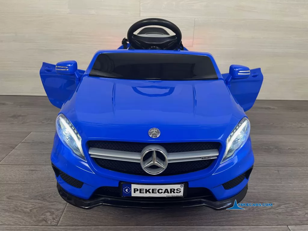 Coche eléctrico para niños mercedes GLA45 AMG Azul frente puertas abiertas