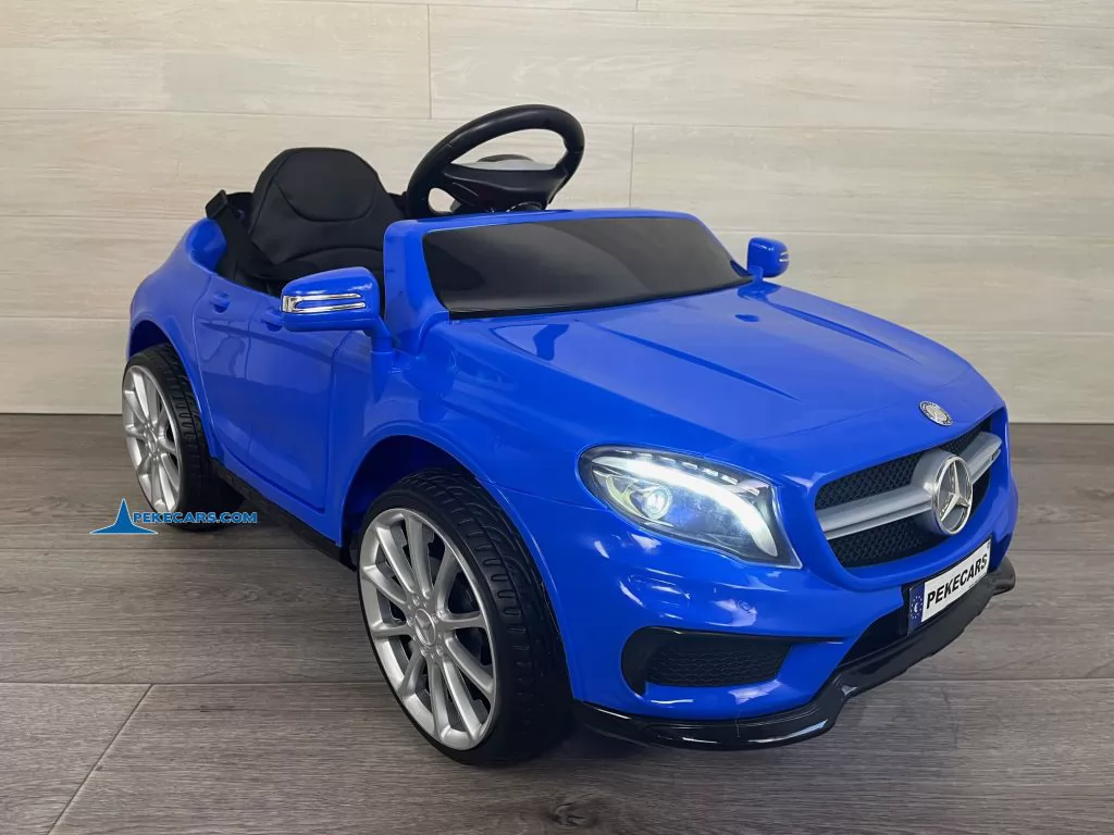 Coche eléctrico para niños mercedes GLA45 AMG Azul frente izquierdo
