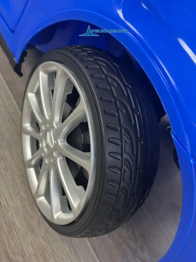Coche eléctrico para niños mercedes GLA45 AMG Azul ruedas