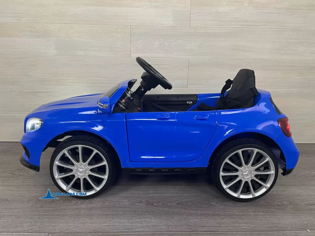 Coche eléctrico para niños mercedes GLA45 AMG Azul vista lateral