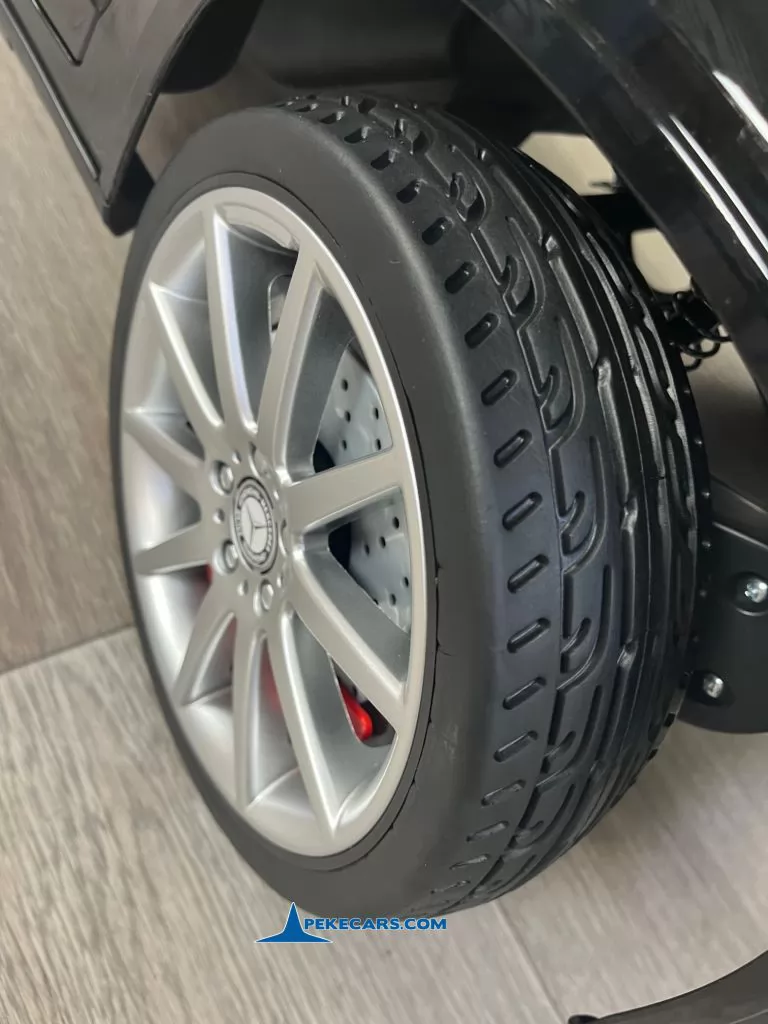 Coche eléctrico para niños mercedes GLA45 Negro Metalizado