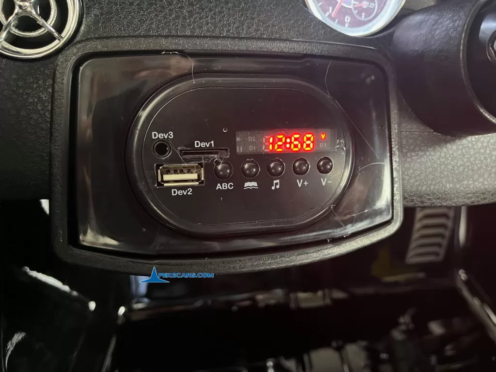 Coche eléctrico para niños mercedes GLA45 Negro Metalizado