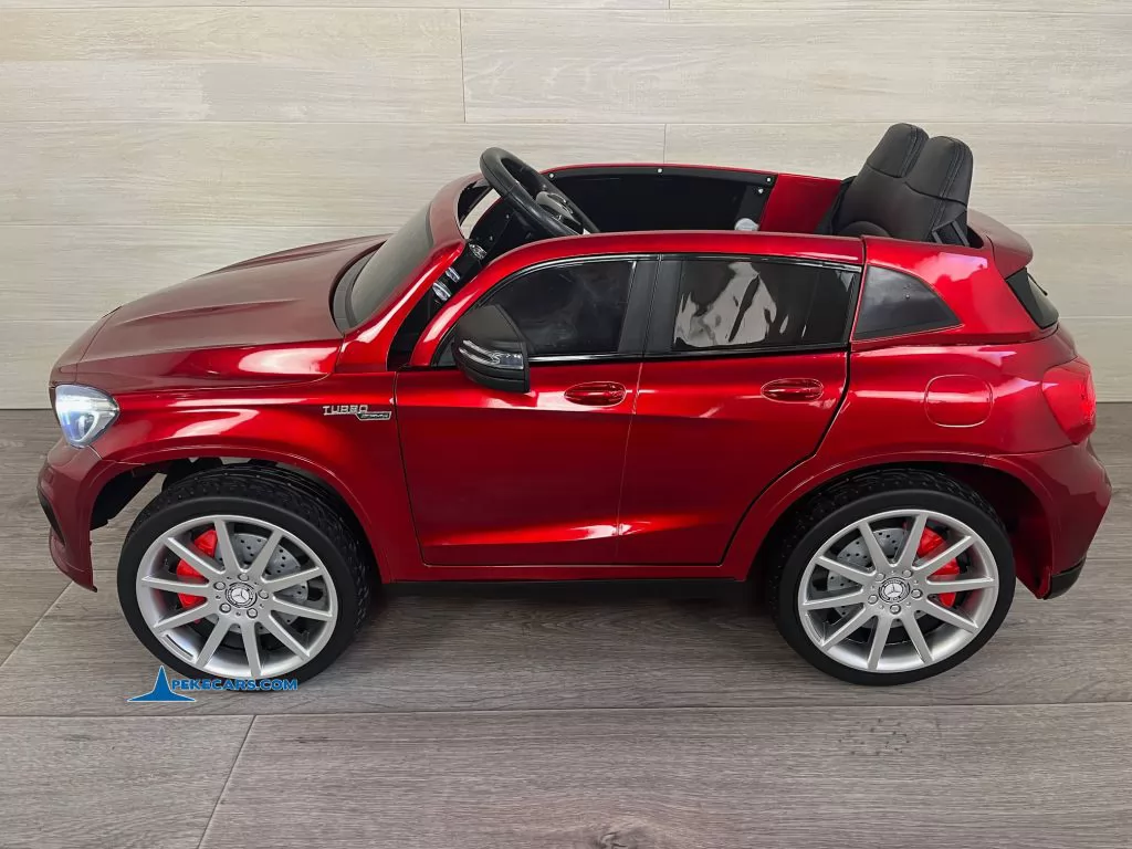 Coche eléctrico para niños mercedes AMG GLA45 Rojo Metalizado lado derecho