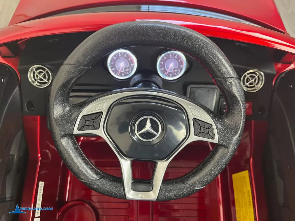 Coche eléctrico para niños mercedes AMG GLA45 Rojo Metalizado volante