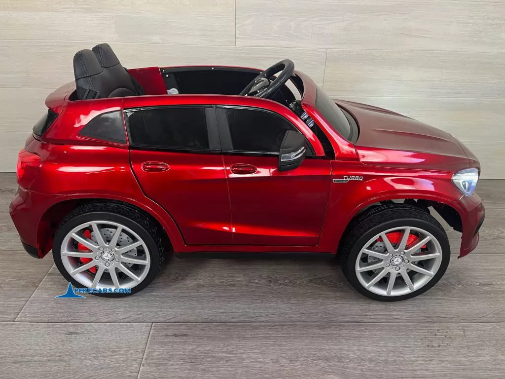 Coche eléctrico para niños mercedes AMG GLA45 Rojo Metalizado lado izquierdo