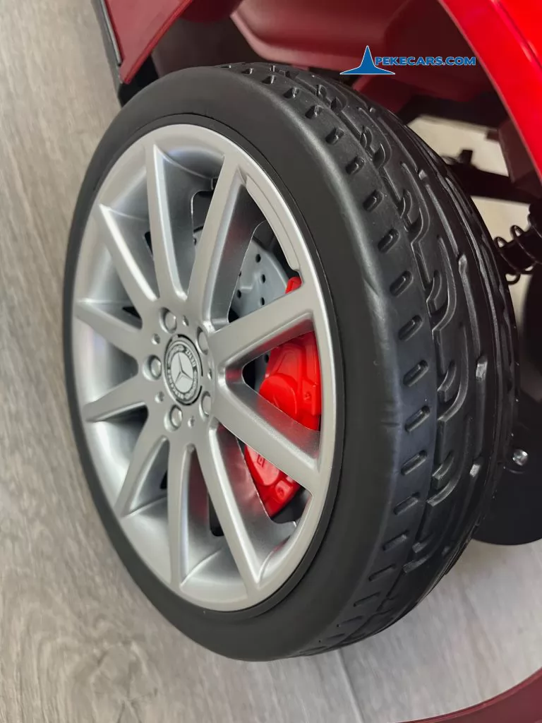Coche eléctrico para niños mercedes AMG GLA45 Rojo Metalizado ruedas