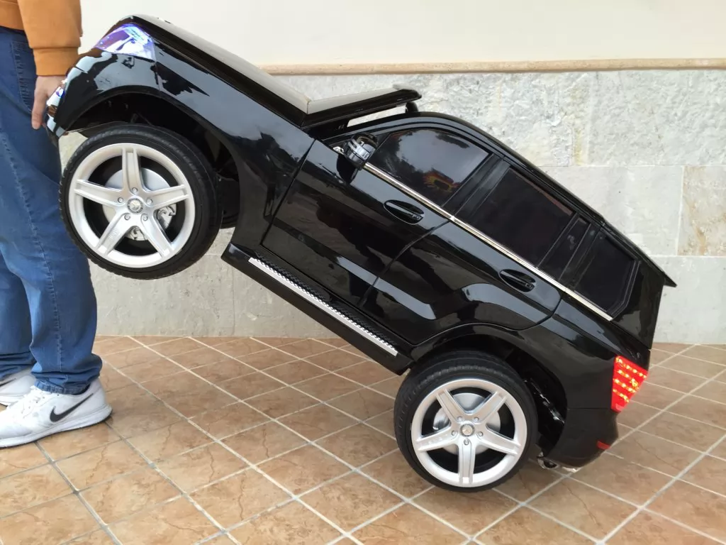 Coche electrico infantil Mercedes GLK-350 Negro Metalizado asa de transporte
