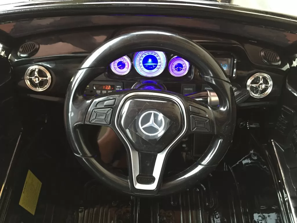 Coche electrico infantil Mercedes GLK-350 Negro Metalizado volante