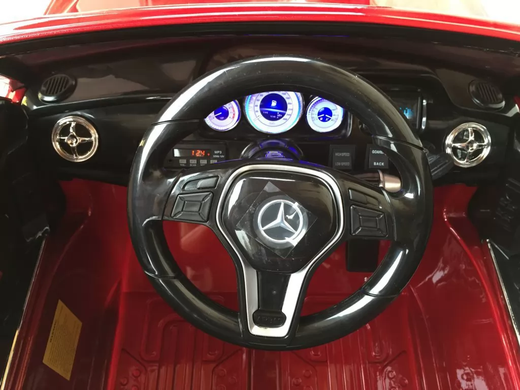 Coche electrico infantil Mercedes GLK-350 Rojo Metalizado volante