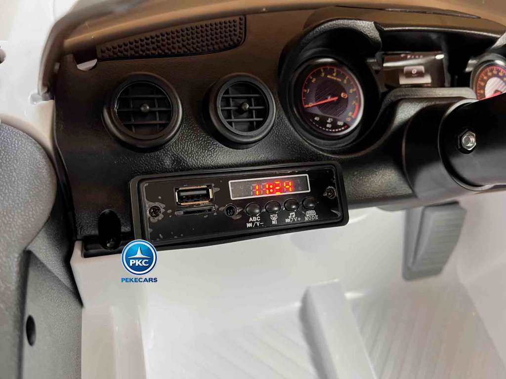Coche electrico para niños Mercedes GTR 12V Blanco vista voltímetro