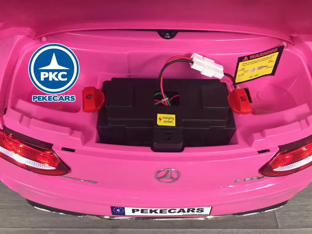 Coche eléctrico para niños Mercedes C63 Rosa vista maletero/motor