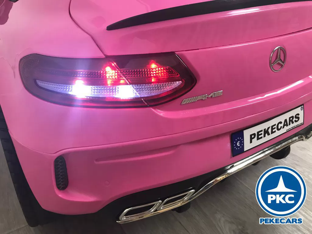 Coche eléctrico para niños Mercedes C63 Rosa vista faros traseros