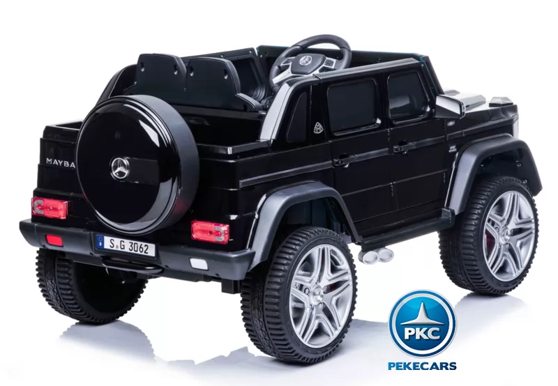 Mercedes maybach negro vista trasera en 3/4