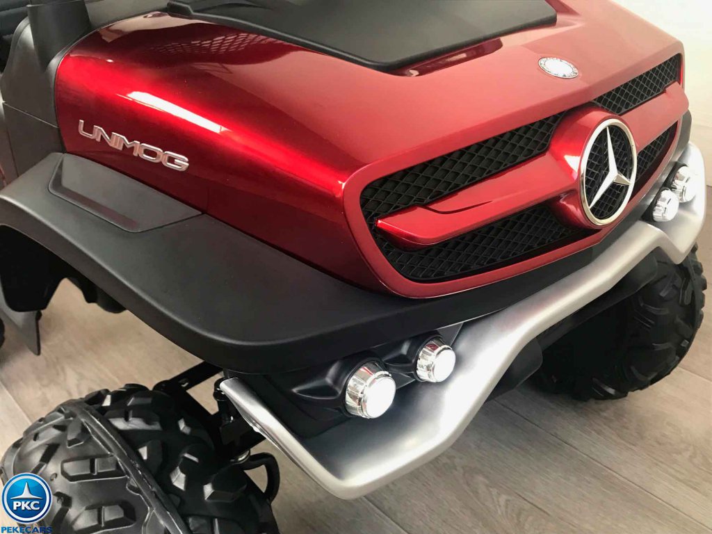 Mercedes Unimog JL199 rojo vista morro del coche