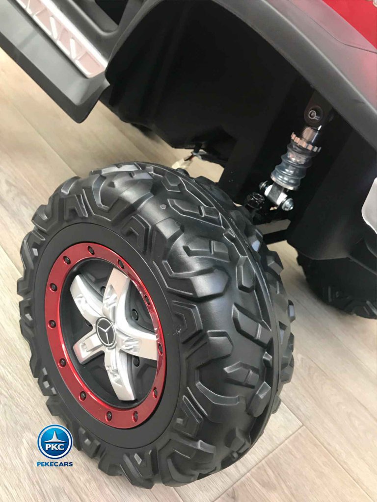 Mercedes Unimog JL199 rojo vista rueda