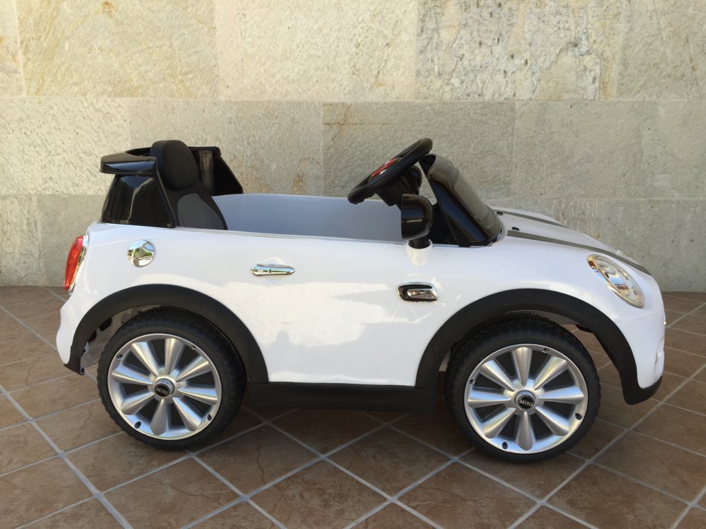 Coche electrico para niños Mini Hatch Blanco lateral