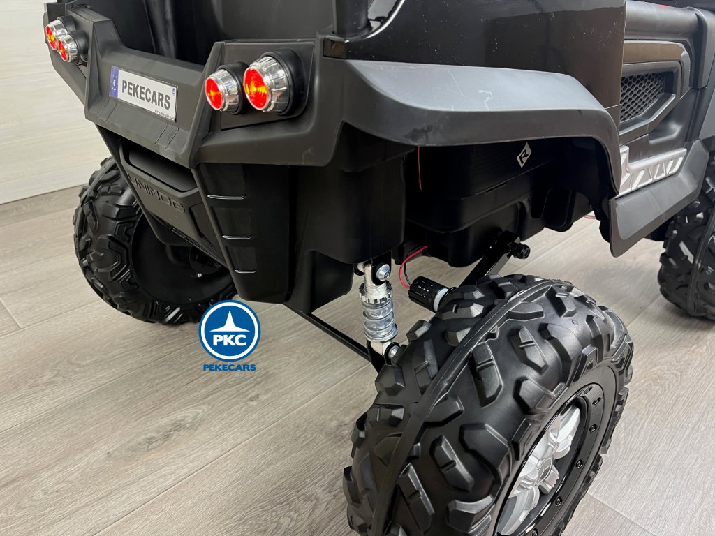 Todoterreno Mercedes Unimog 12v negro matricula trasera