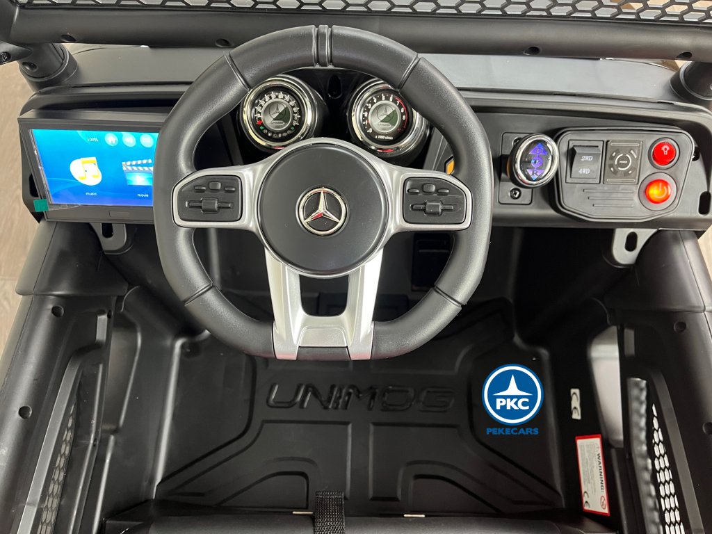 Todoterreno Mercedes Unimog 12v negro salpicadero