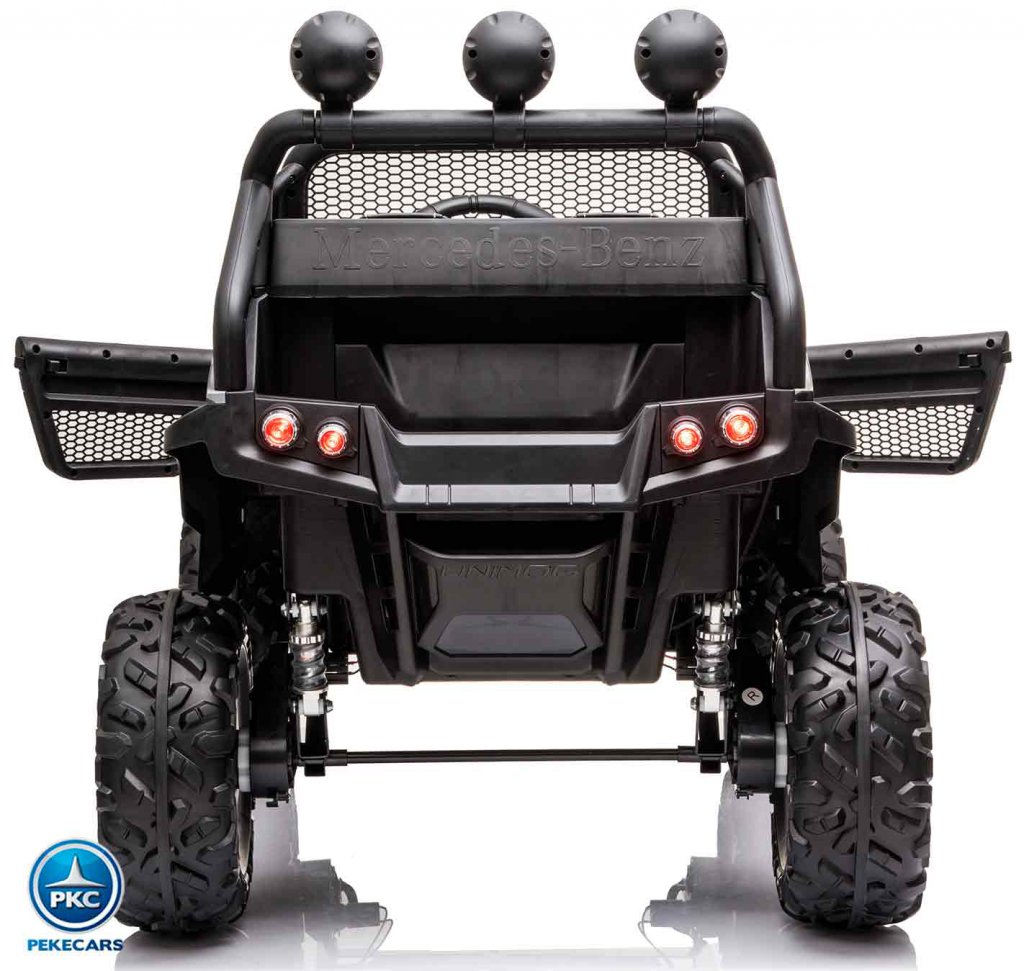 Mercedes Unimog JL199 camuflaje vista trasera puertas abiertas