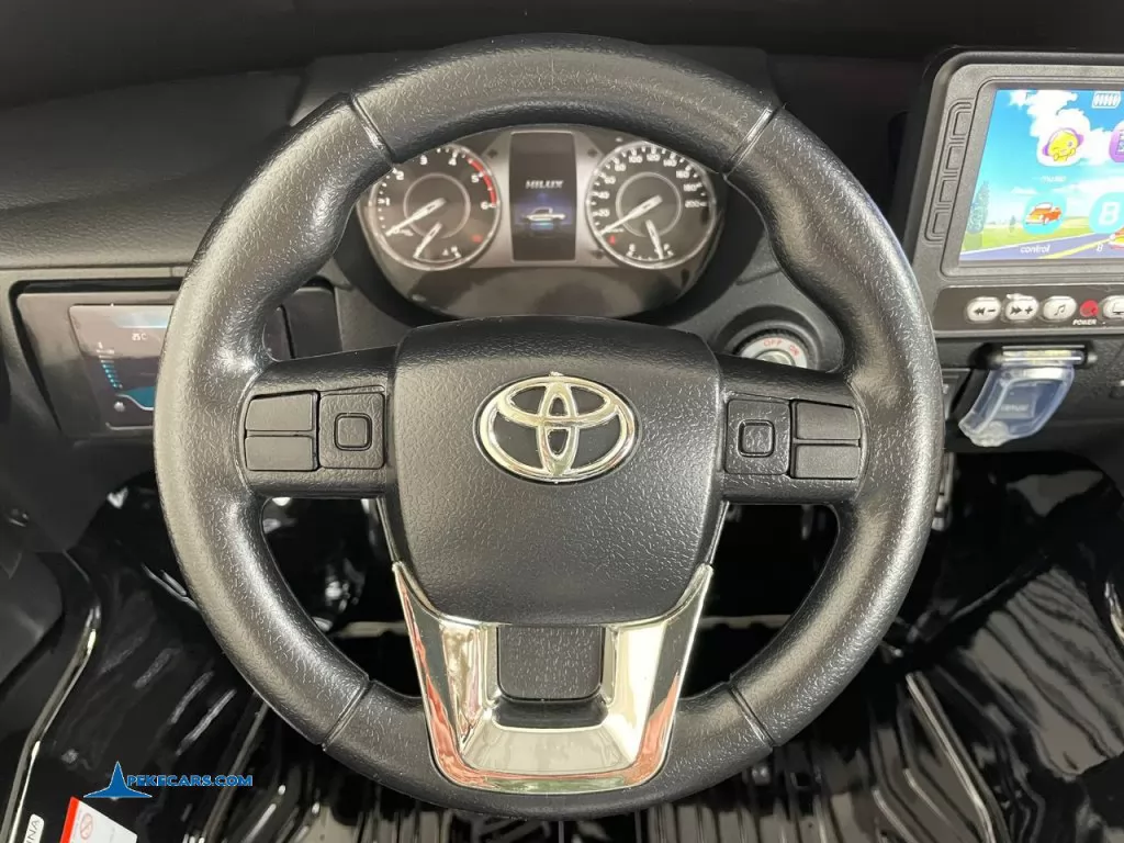 coches teledirigidos toyota hilux mp4 negro metalizado volante