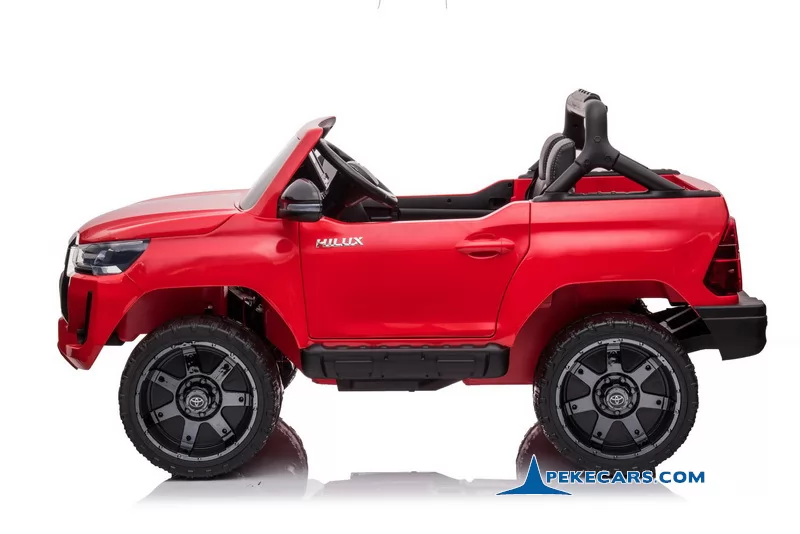 Toyota Hilux 12v 2.4G Rojo Metalizado con Pantalla Tactil MP4 vista lateral