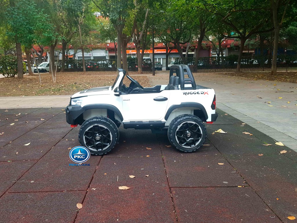 Toyota Hi-lux 12v 2,4Ghz blanco vista lateral