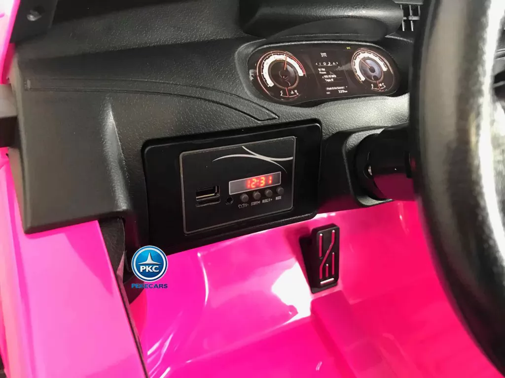 Toyota Hi-lux 12v 2,4Ghz rosa vista voltímetro